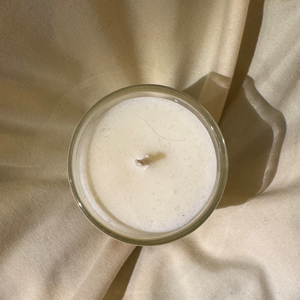Frankincense & Myrrh Scented Candle - Cream - Picture 2 of 4